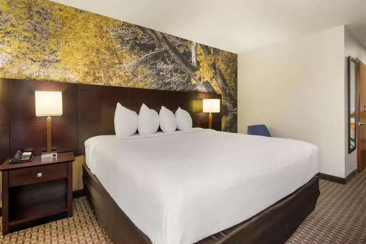 Hotel Clarion Pointe Abingdon Esterno foto
